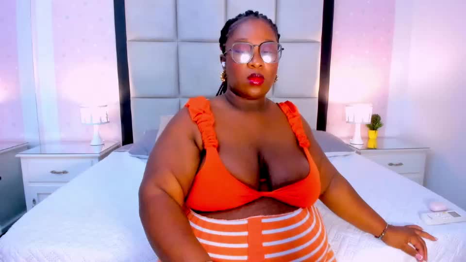 treisyvixen Webcam Chat September 7, 2026
