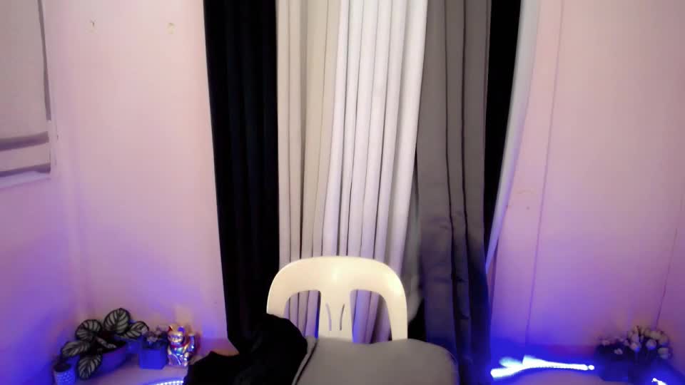 bella_ngo Webcam Chat September 7, 2026