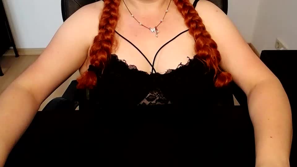 elly_petite Webcam Chat September 9, 2026