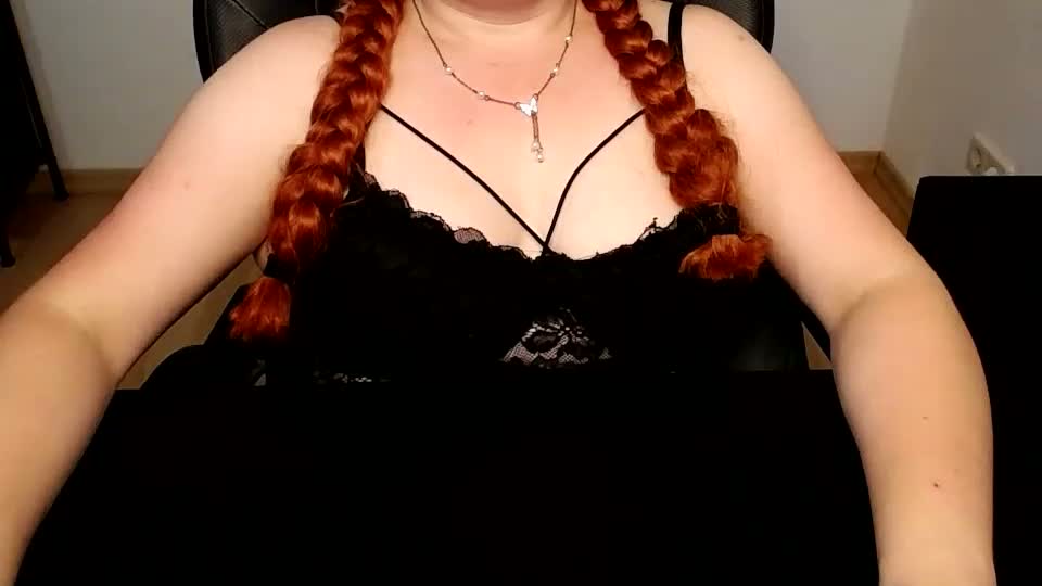 elly_petite Webcam Chat September 9, 2026