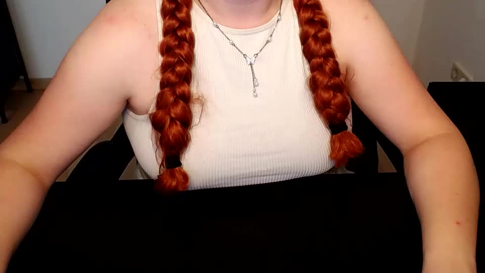elly_petite Webcam Chat September 11, 2026