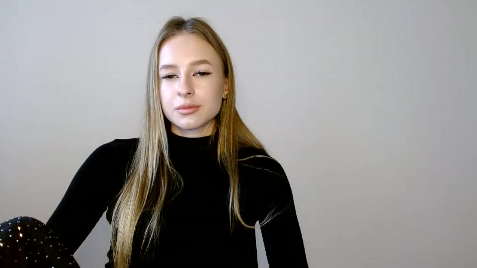 tiarasmile Webcam Chat September 12, 2026