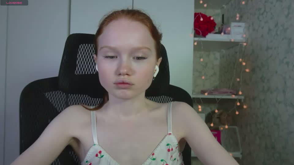 nellie_baby Webcam Chat September 12, 2026