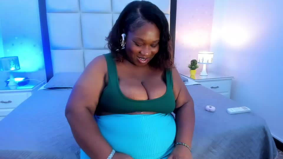 treisyvixen Webcam Chat September 13, 2026
