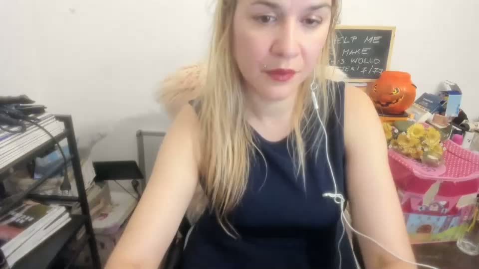 artsyandcraftsy_ Webcam Chat September 13, 2026