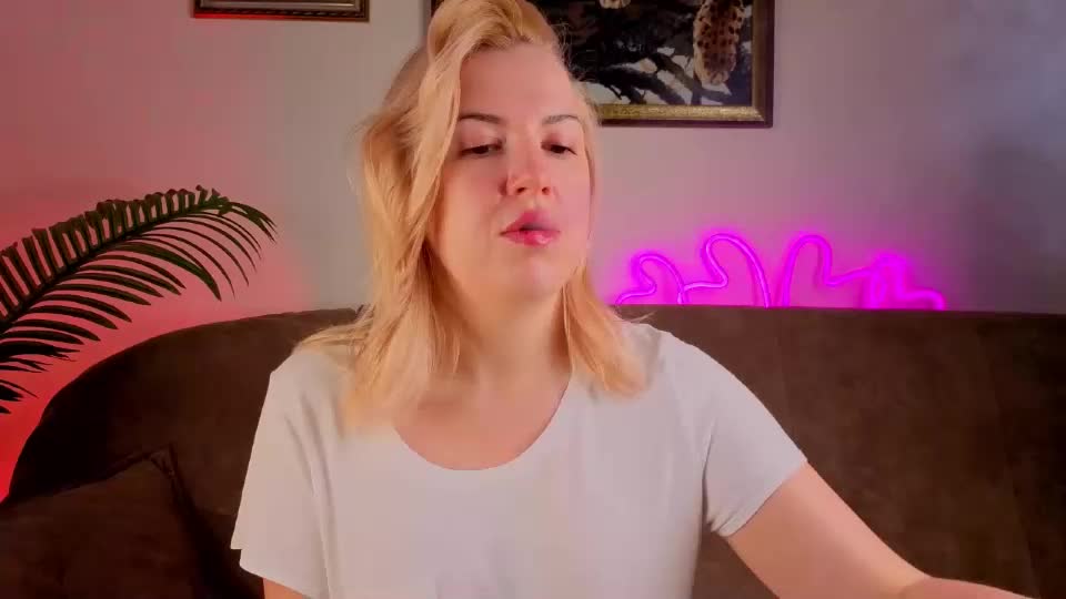 crowned_goddess Webcam Chat September 14, 2026