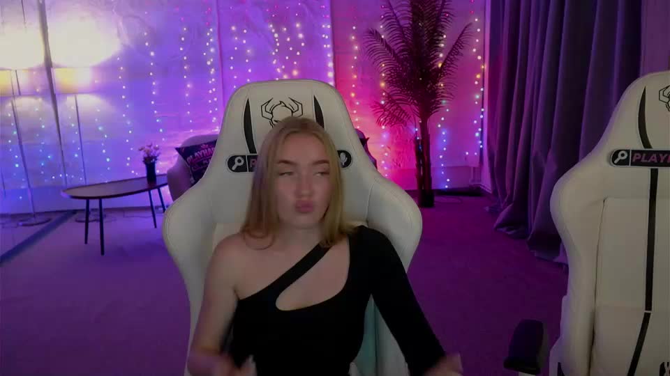 sweetdesiree_ Webcam Chat September 15, 2026