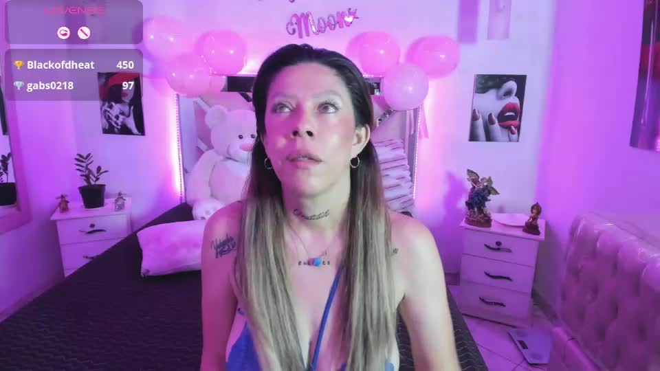 karly_moonn Webcam Chat September 15, 2026