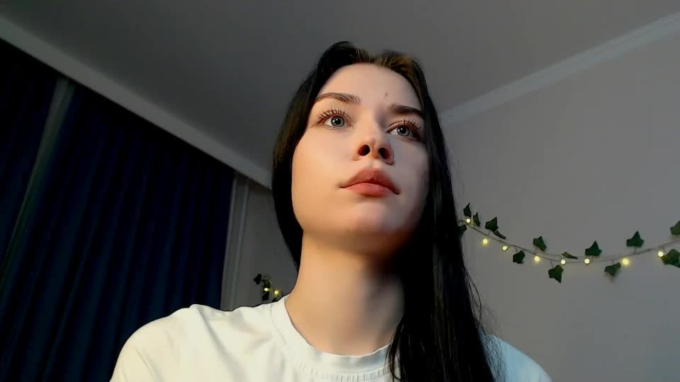 tina_charm Webcam Chat September 15, 2026