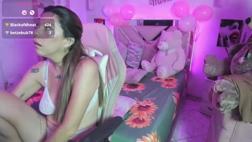 karly_moonn Webcam Chat September 16, 2026
