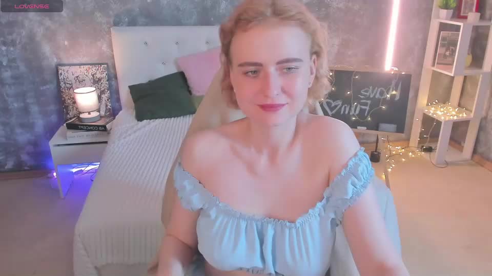 shiny_lisss Webcam Chat September 19, 2026