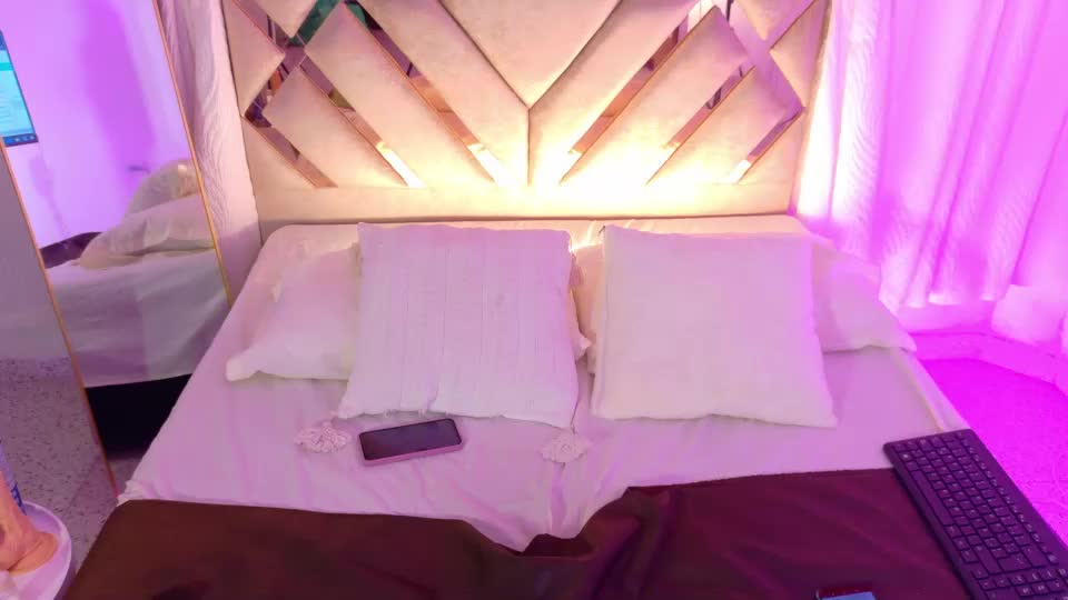 milamonroexx Webcam Chat September 19, 2026