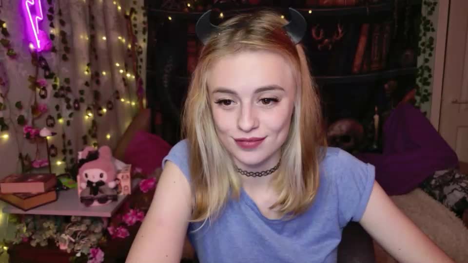 maybe_yours333 Webcam Chat September 19, 2026