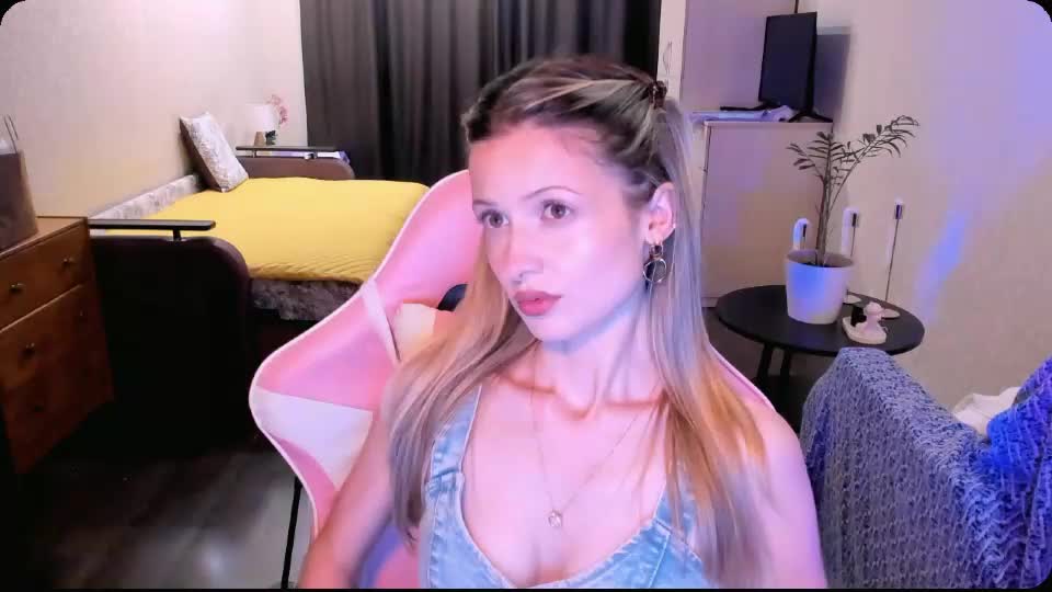 julie_flores Webcam Chat September 19, 2026