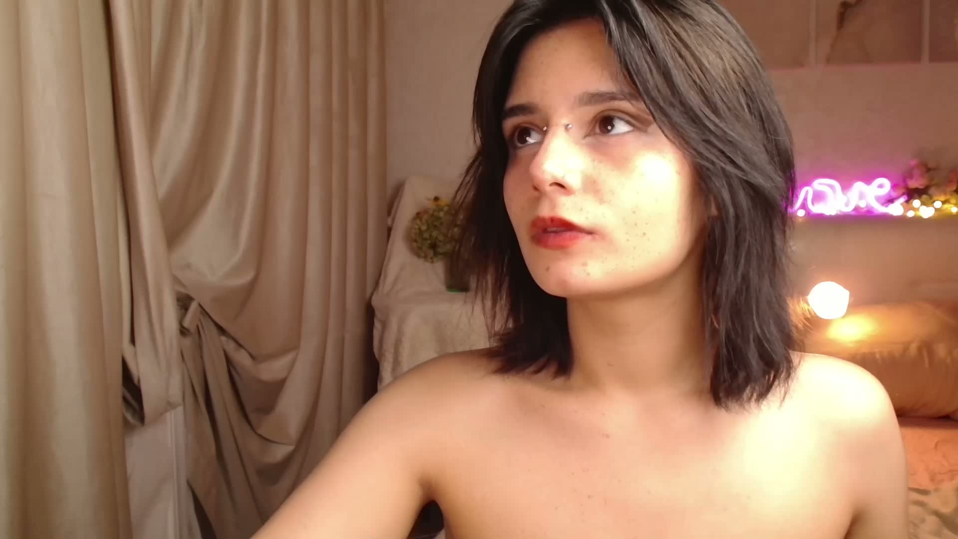 TheSluttyFox Webcam Chat September 22, 2026