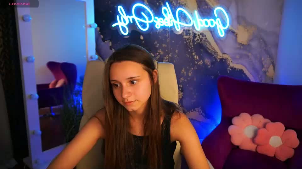 tinynataliee Webcam Chat September 23, 2026