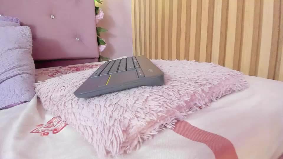 lovely__kiss__ Webcam Chat September 23, 2026