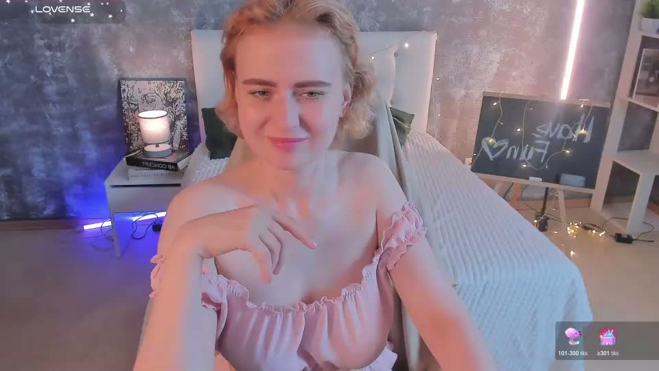 shiny_lisss Webcam Chat September 24, 2026