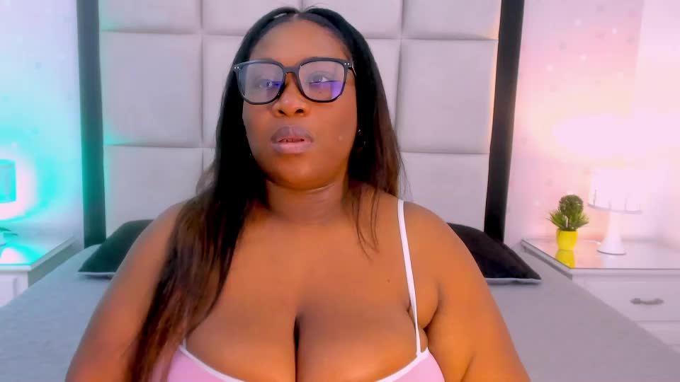 treisyvixen Webcam Chat September 24, 2026