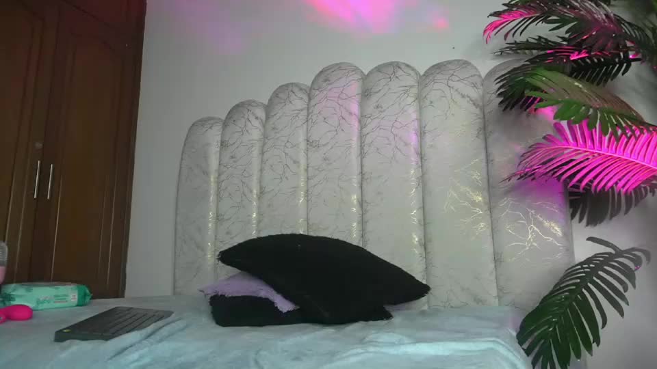 mia_sweetie1 Webcam Chat September 27, 2026