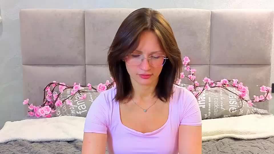 emmienova Webcam Chat September 28, 2026