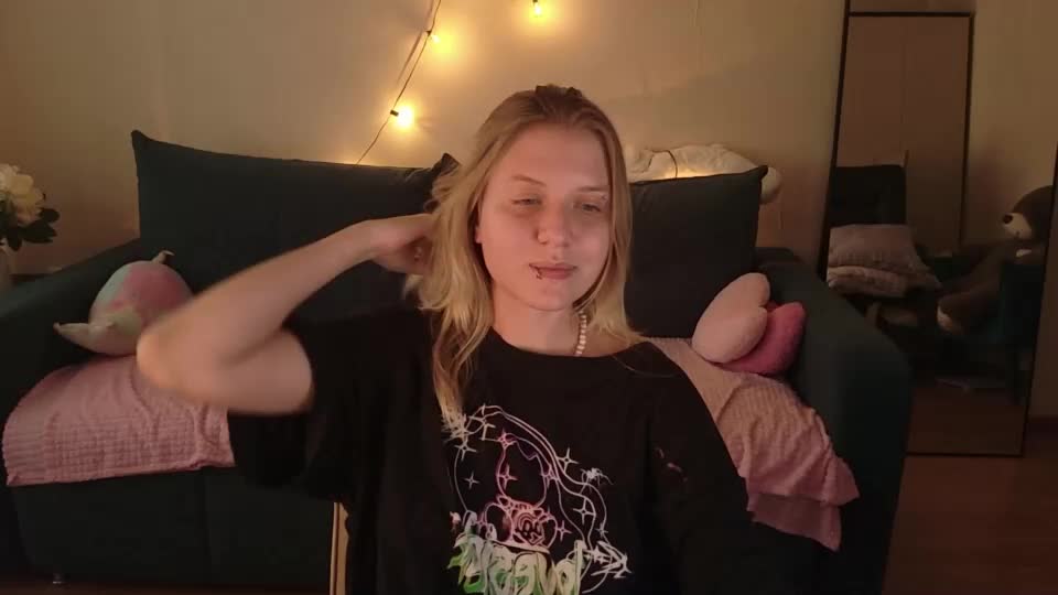 viki_charm Webcam Chat September 29, 2026