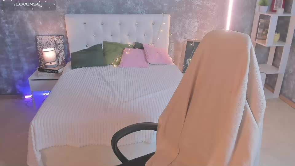 shiny_lisss Webcam Chat September 29, 2026