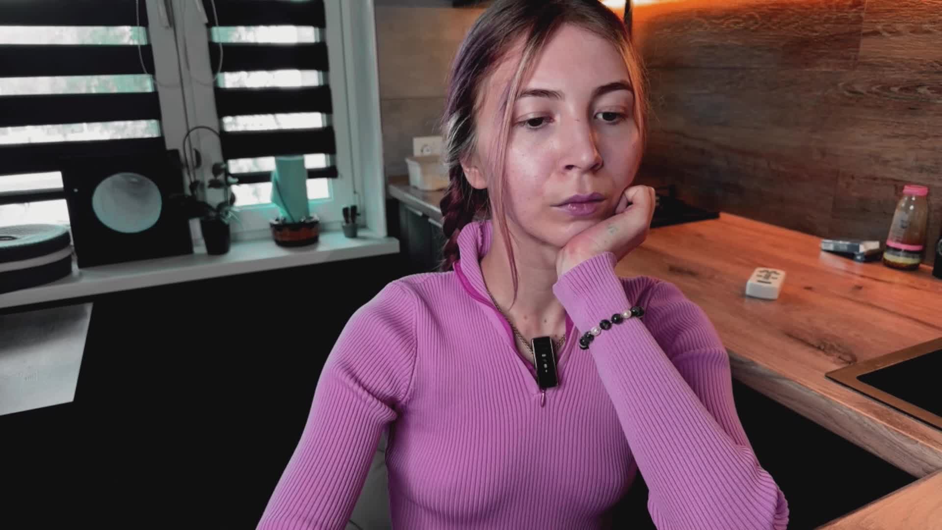 Na-izi Webcam Chat September 30, 2026