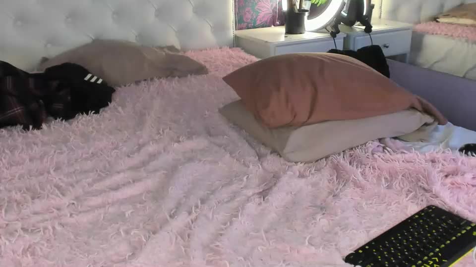 mellowmila Webcam Star October 3, 2026