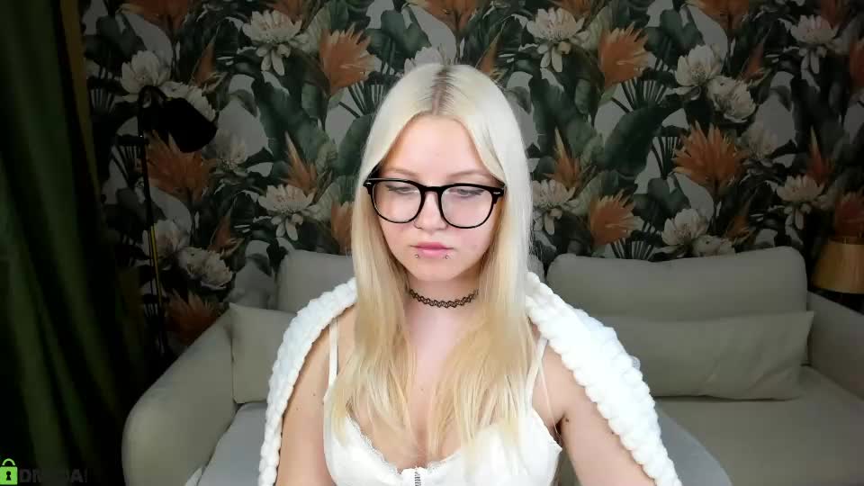 velvet_lun Webcam Chat October 3, 2026