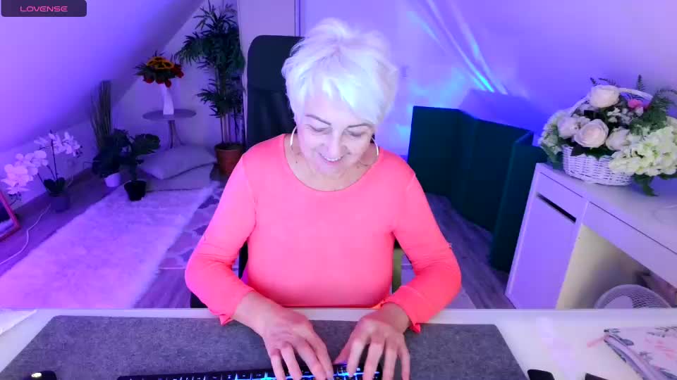 helenadarling Webcam Chat October 3, 2026