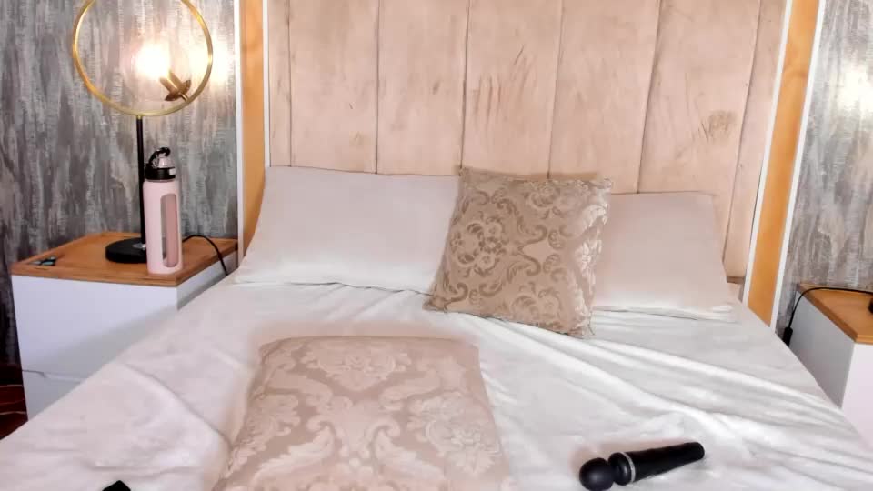 monique__rosse Webcam Chat October 4, 2026