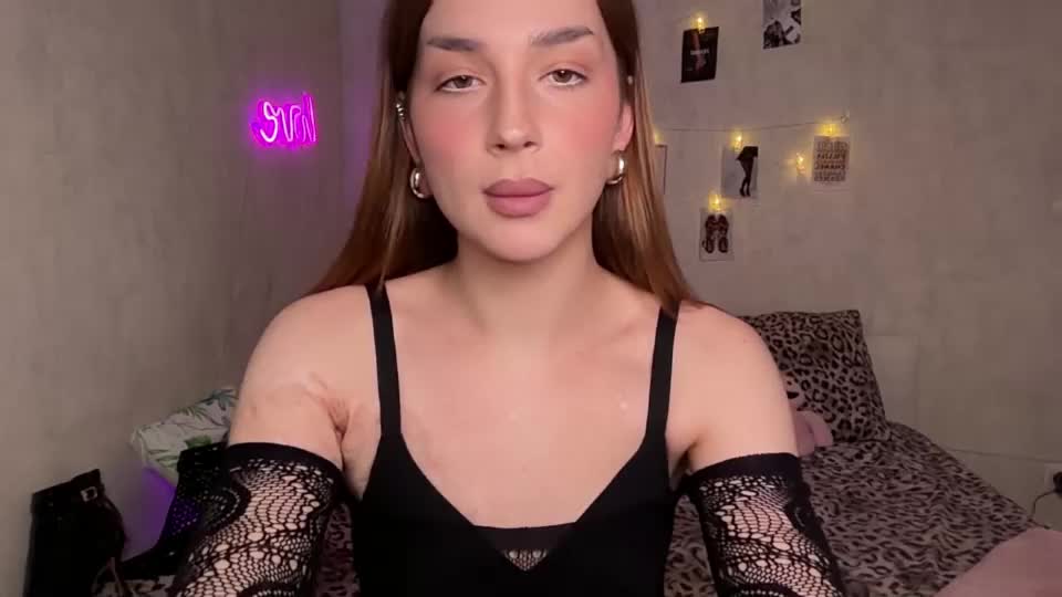 violettascarlett_ Webcam Star October 5, 2026
