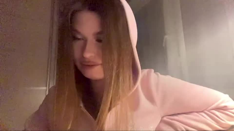 ilonasalyer Webcam Star October 5, 2026