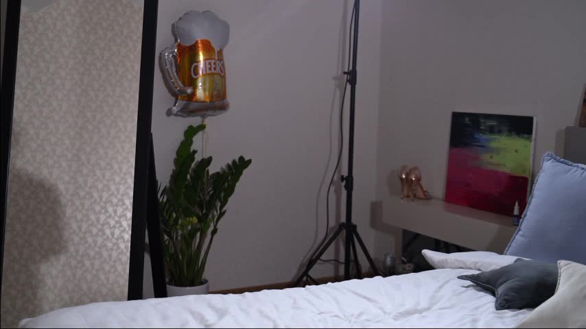 ella_twinkl Webcam Chat October 5, 2026