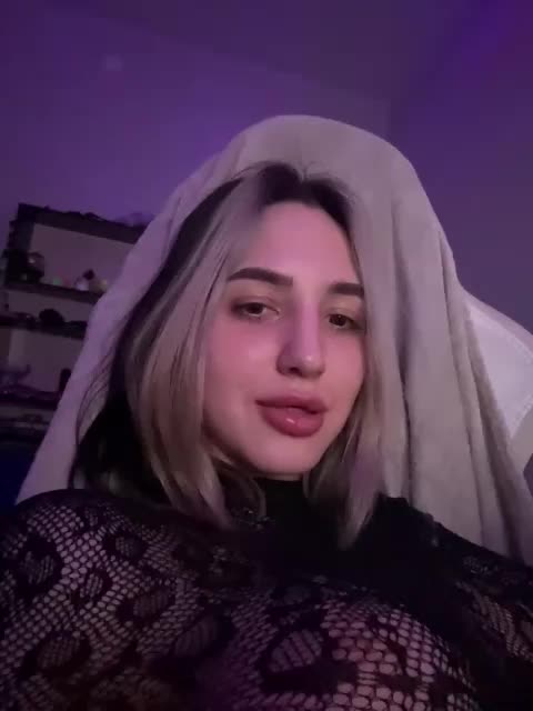 Honey_buns Webcam Chat October 5, 2026