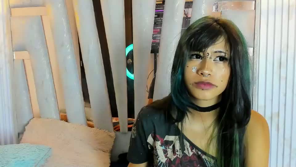yiyi_cs Webcam Chat October 5, 2026