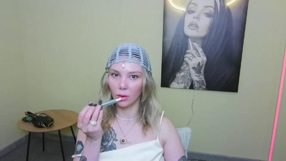 willow_ww Webcam Star October 5, 2026