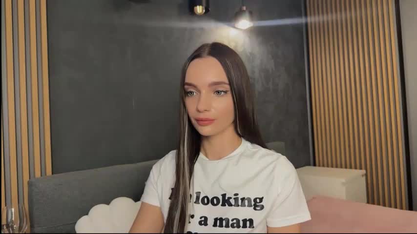 litlle_angelll Webcam Chat October 6, 2026