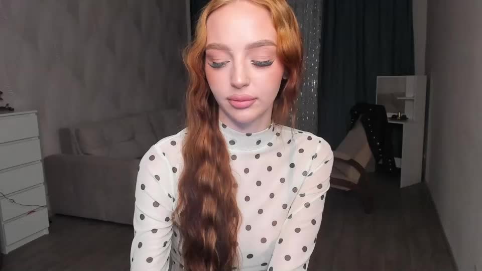 moli_wens Webcam Star October 6, 2026