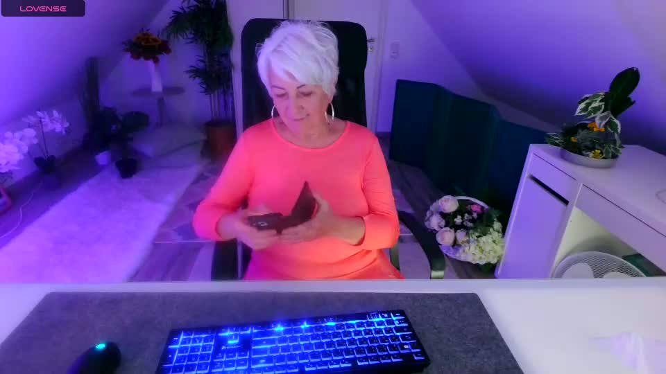 helenadarling Webcam Chat October 6, 2026