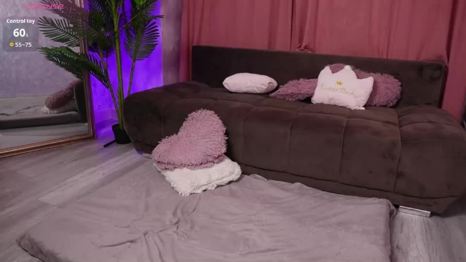 hellokittyshy Webcam Chat October 7, 2026