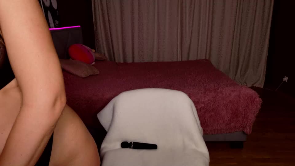 luissamilff Webcam Chat October 7, 2026