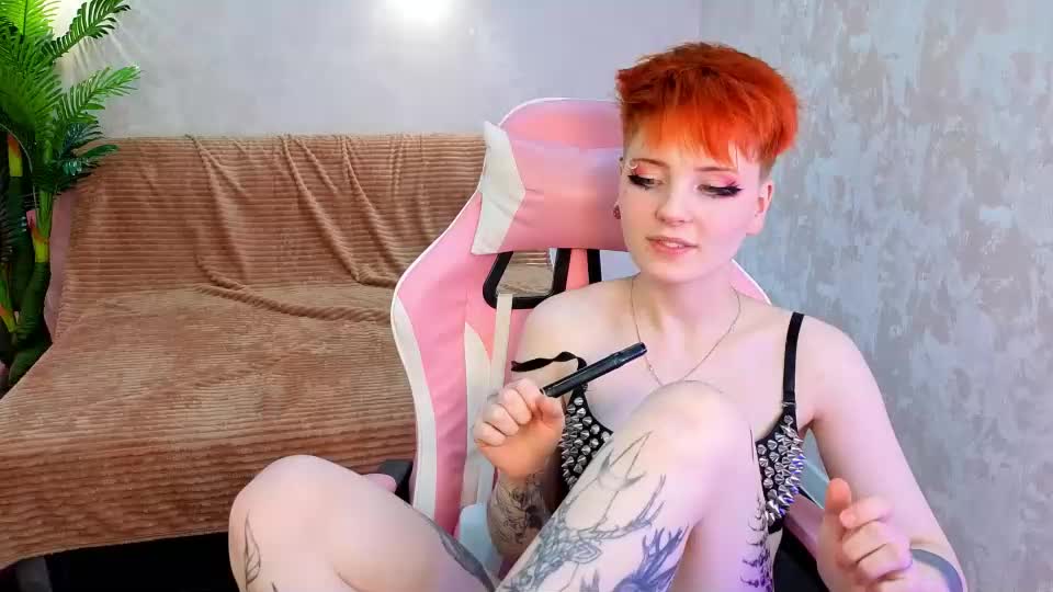 laly_hurry Webcam Star October 7, 2026