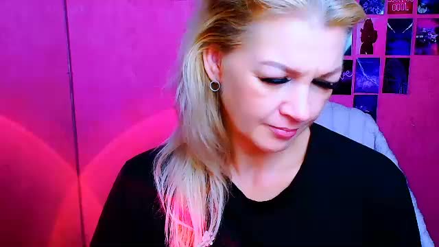 caroline_moan Webcam Chat October 8, 2026