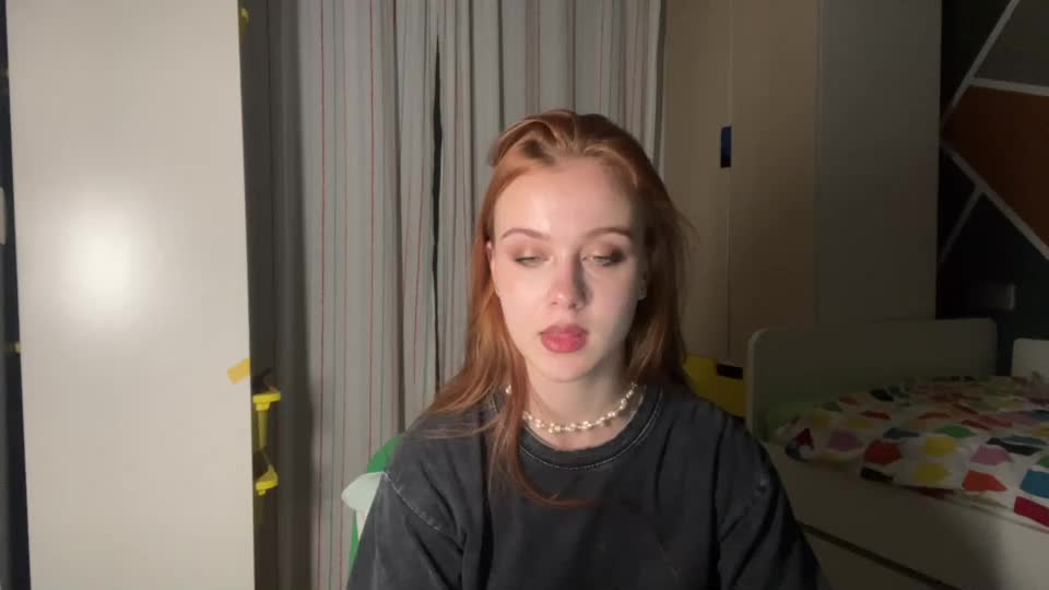 kisschloe_ Webcam Star October 9, 2026
