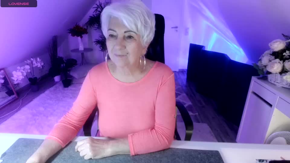 helenadarling Webcam Chat October 9, 2026