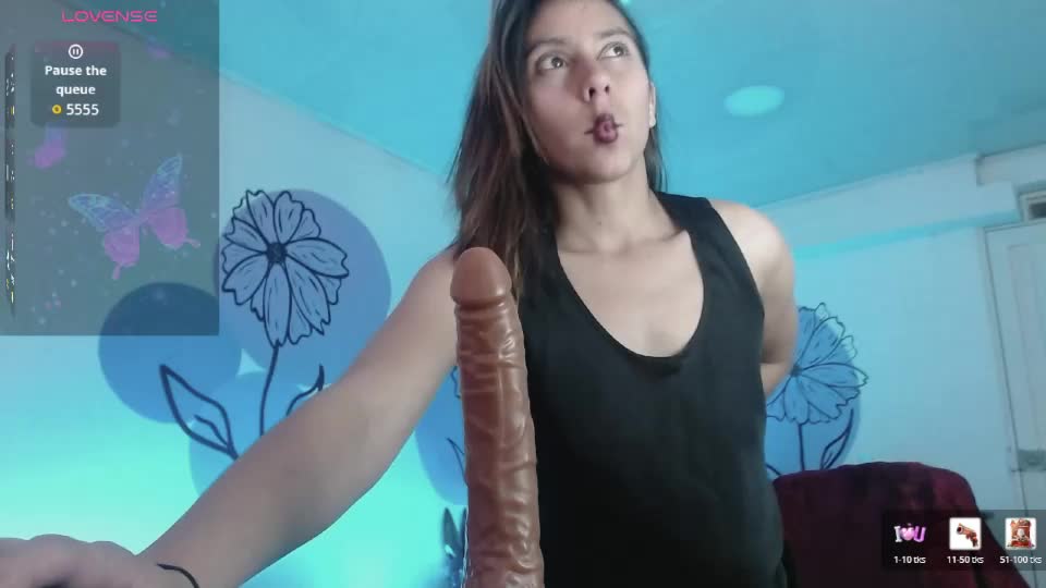 zara_riot12 Webcam Star October 10, 2026
