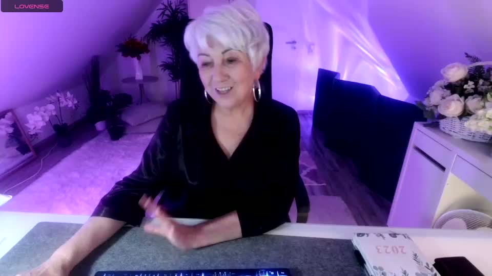 helenadarling Webcam Chat October 10, 2026