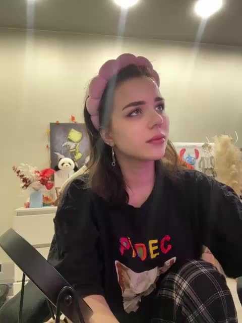 MiniNika Webcam Chat October 11, 2026